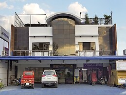 OYO 459 Offshore Hotel