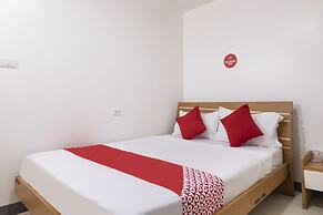 OYO 416 Lucky Hotel