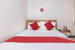 OYO 416 Lucky Hotel