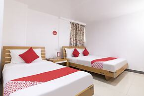 OYO 416 Lucky Hotel