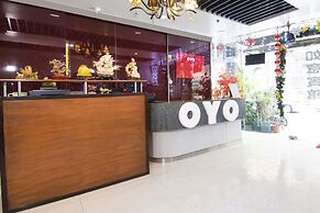 OYO 416 Lucky Hotel