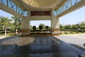 Four Leaf Service Suites