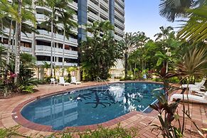 Luxury Pool Side Apartment in Beachfront Resort