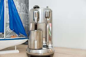 Tropical Unit with Private Fenced Garden Close to The Beach 3