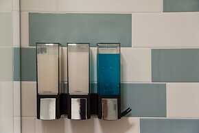 Tropical Unit with Private Fenced Garden Close to The Beach 3