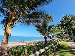 Tropical Unit with Private Fenced Garden Close to The Beach 3