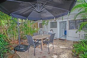 Tropical Unit with Private Fenced Garden Close to The Beach 3