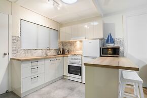 Tropical Unit with Private Fenced Garden Close to The Beach 4