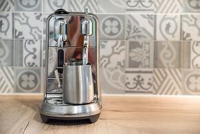 Tropical Unit with Private Fenced Garden Close to The Beach 4