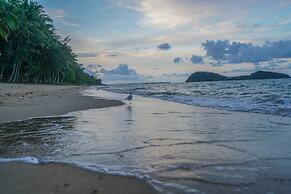 Tropical Unit with Private Fenced Garden Close to The Beach 4