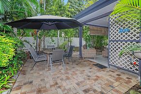 Tropical Unit with Private Fenced Garden Close to The Beach 5