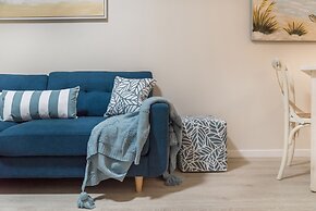 Tropical Unit with Private Fenced Garden Close to The Beach 5