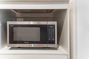 Tropical Unit with Private Fenced Garden Close to The Beach 5