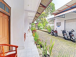 Super OYO 1356 Gusti Residence