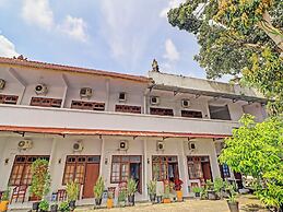 Super OYO 1356 Gusti Residence