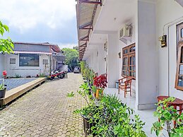 Super OYO 1356 Gusti Residence