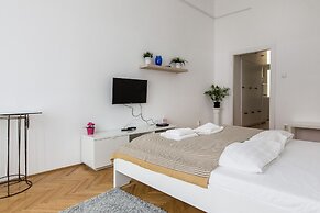 Erzsebet 53 Apartment