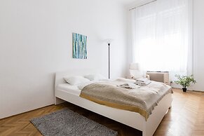 Erzsebet 53 Apartment