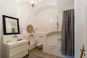 BARONHAUS Aparthotel & Suites