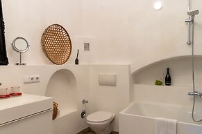 BARONHAUS Aparthotel & Suites