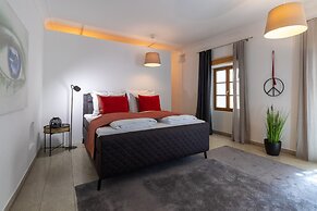 BARONHAUS Aparthotel & Suites
