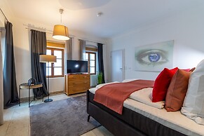 BARONHAUS Aparthotel & Suites