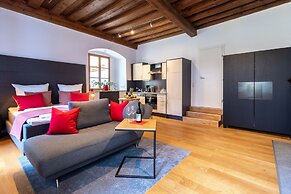 BARONHAUS Aparthotel & Suites