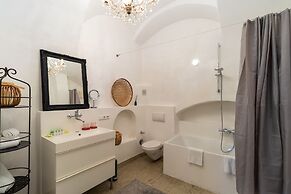 BARONHAUS Aparthotel & Suites