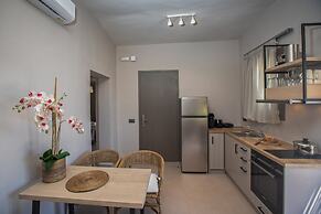 Grand Blue Beach Apartments & Suites