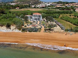 Grand Blue Beach Apartments & Suites