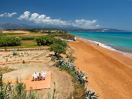 Grand Blue Beach Apartments & Suites