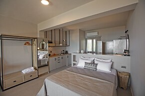 Grand Blue Beach Apartments & Suites