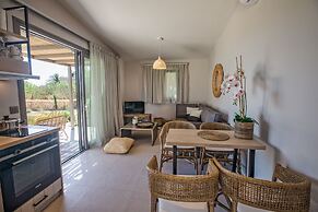 Grand Blue Beach Apartments & Suites