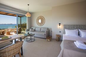 Grand Blue Beach Apartments & Suites