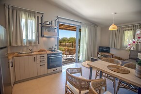 Grand Blue Beach Apartments & Suites