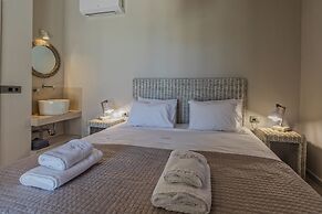 Grand Blue Beach Apartments & Suites