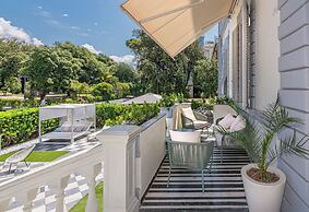 Tirreno Beachfront Apartments