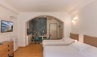 Tirreno Beachfront Apartments