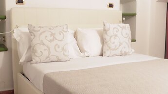 Tirreno Beachfront Apartments