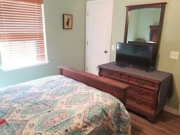 Three Bedroom, 2 Bath With Amazing Views From Balcony - Hidden Treasur