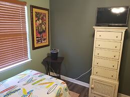 Three Bedroom, 2 Bath With Amazing Views From Balcony - Hidden Treasur