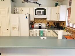 Three Bedroom, 2 Bath With Amazing Views From Balcony - Hidden Treasur