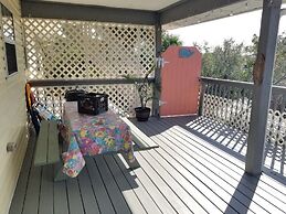 Three Bedroom, 2 Bath With Amazing Views From Balcony - Hidden Treasur