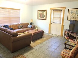 Three Bedroom, 2 Bath With Amazing Views From Balcony - Hidden Treasur