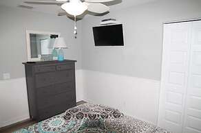 Pet Friendly, 3 BR, 2 BA, Private Pool - Sunset Harbor