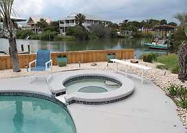 Pet Friendly, 3 BR, 2 BA, Private Pool - Sunset Harbor
