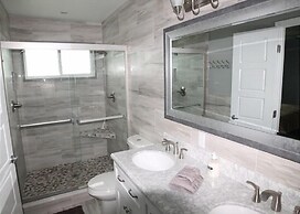 Pet Friendly, 3 BR, 2 BA, Private Pool - Sunset Harbor