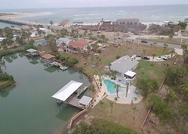Pet Friendly, 3 BR, 2 BA, Private Pool - Sunset Harbor
