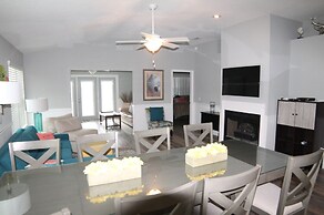 Pet Friendly, 3 BR, 2 BA, Private Pool - Sunset Harbor