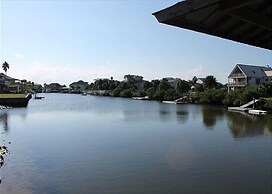 Pet Friendly, 3 BR, 2 BA, Private Pool - Sunset Harbor